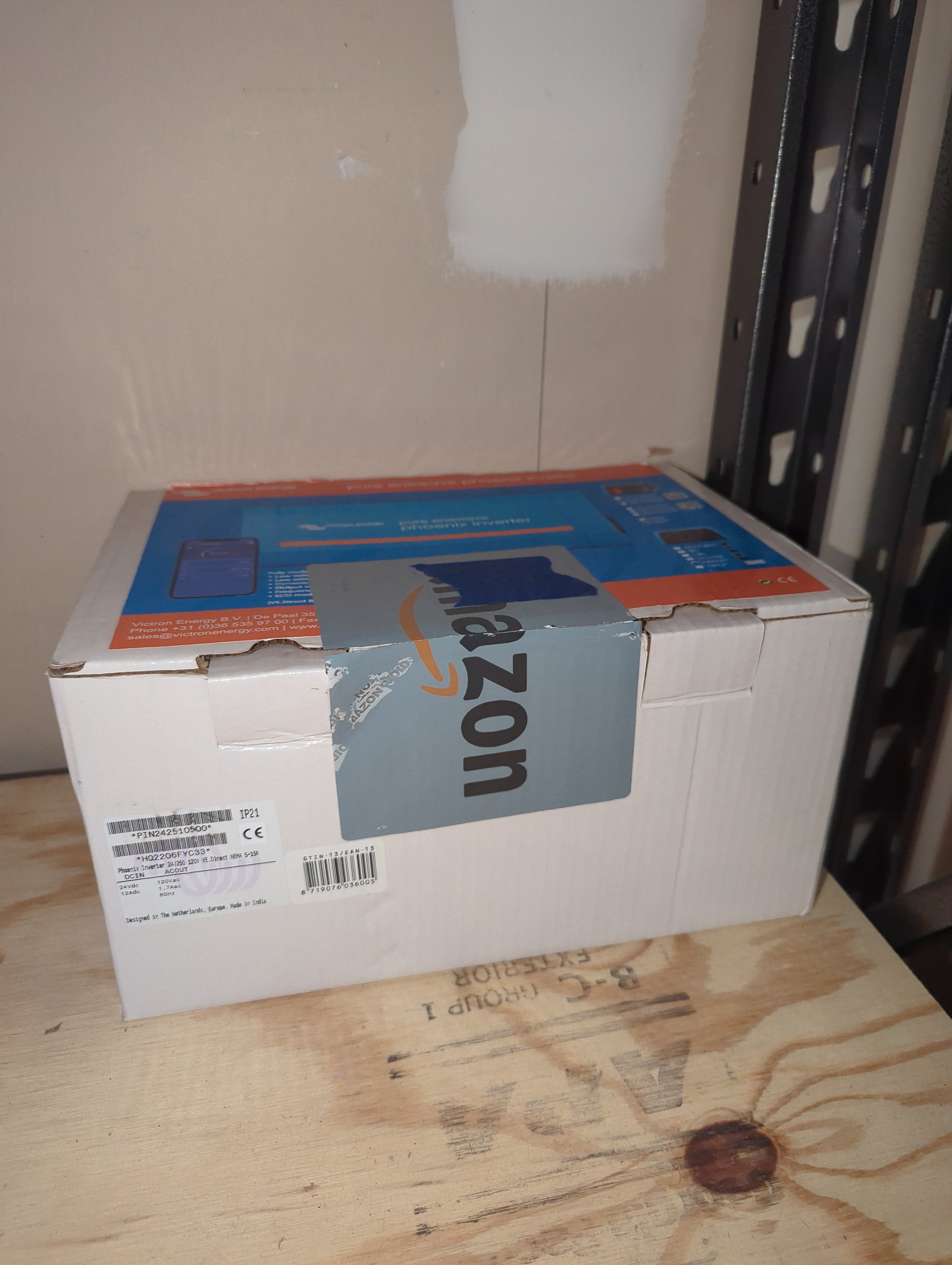 Victron - Phoenix Inverter 24/250 120V - Yard Sale