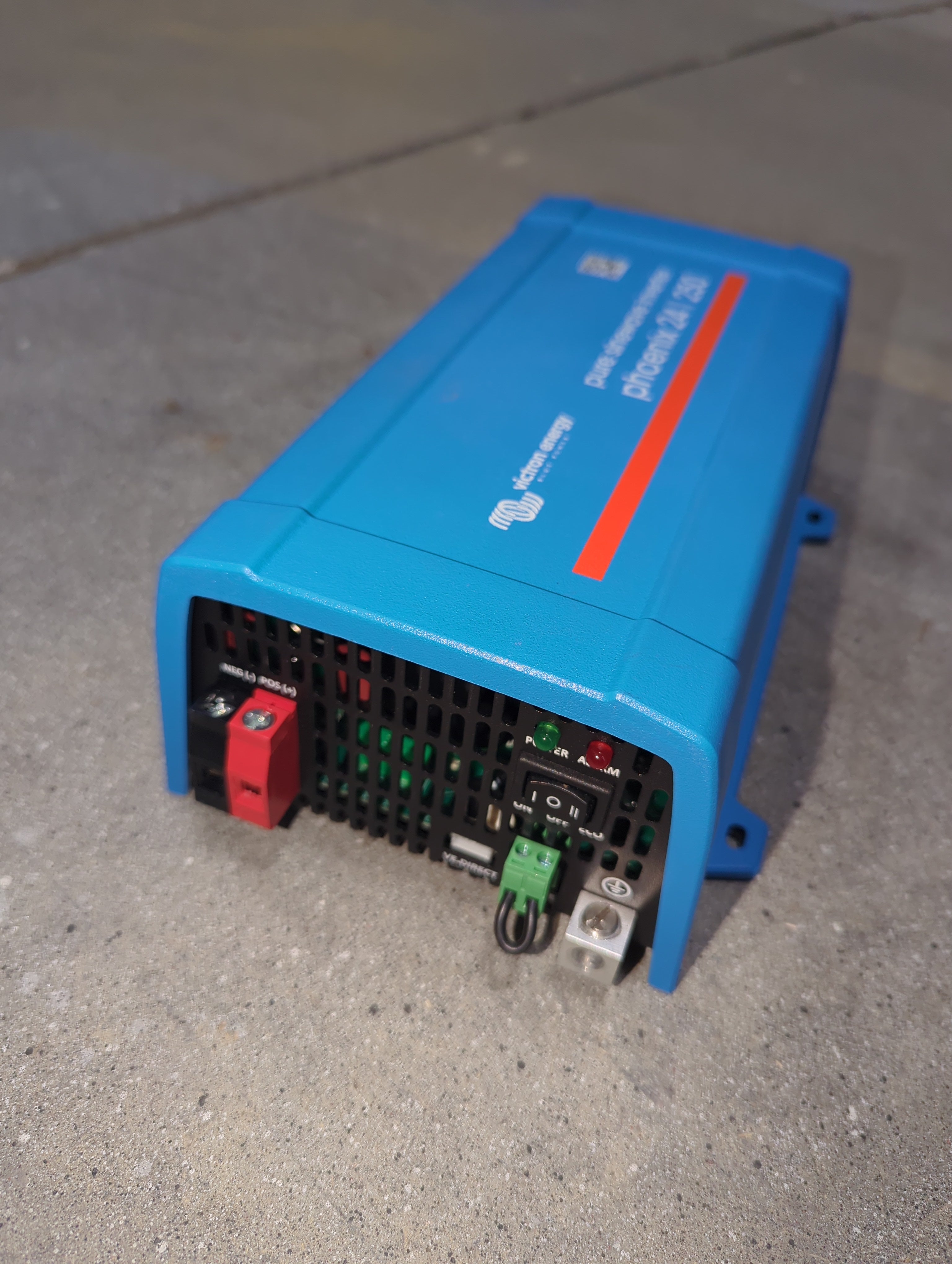 Victron - Phoenix Inverter 24/250 120V - Yard Sale